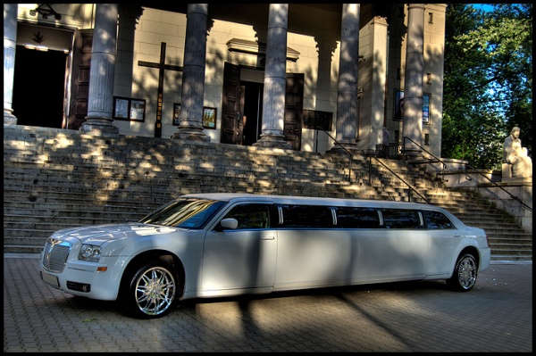 Black & White Limousine